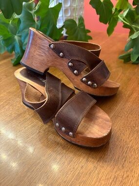 Candie's Y2K Brown Leather Studded Wooden Platform Sandals Women’s 6